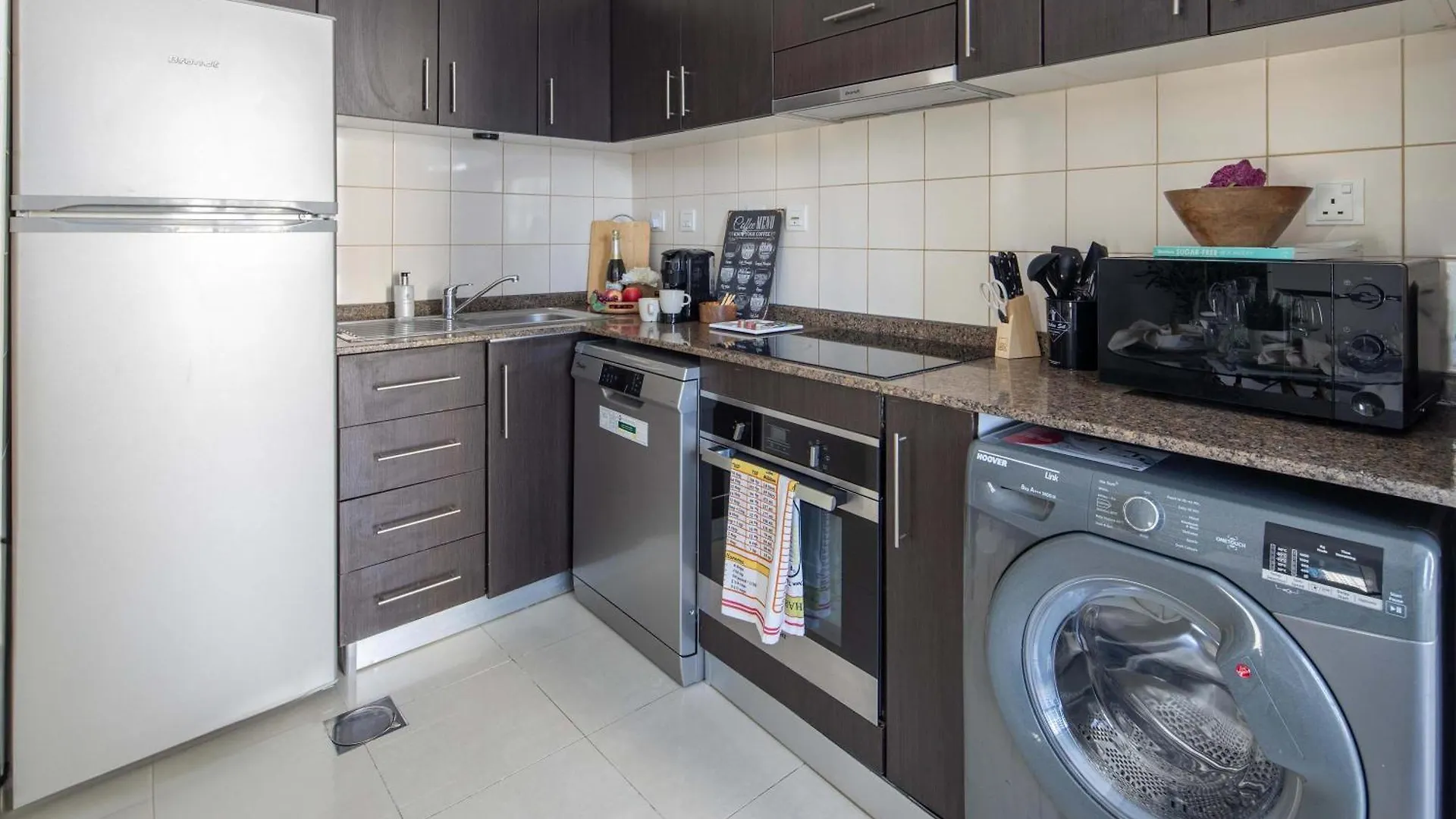 Frank Porter - Bay Central Dubai Apartment