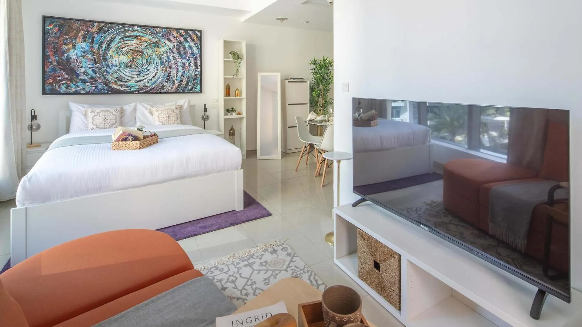 Frank Porter - Bay Central Dubai Apartment